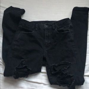 AEO CURVY RIPPED BLACK SKINNY JEANS
